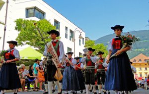 Umzug in Brixen